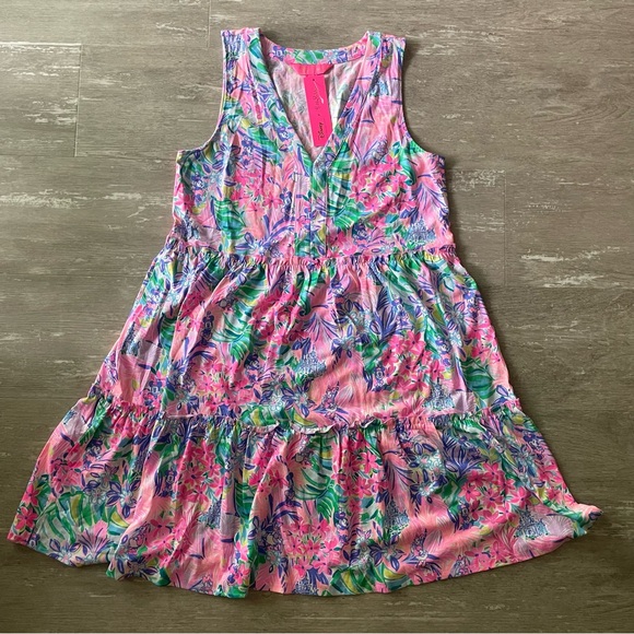 NWT Lilly Pulitzer Disney Parks Minnie Mouse and Daisy Duck V Neck Lorina Dress - Picture 1 of 6